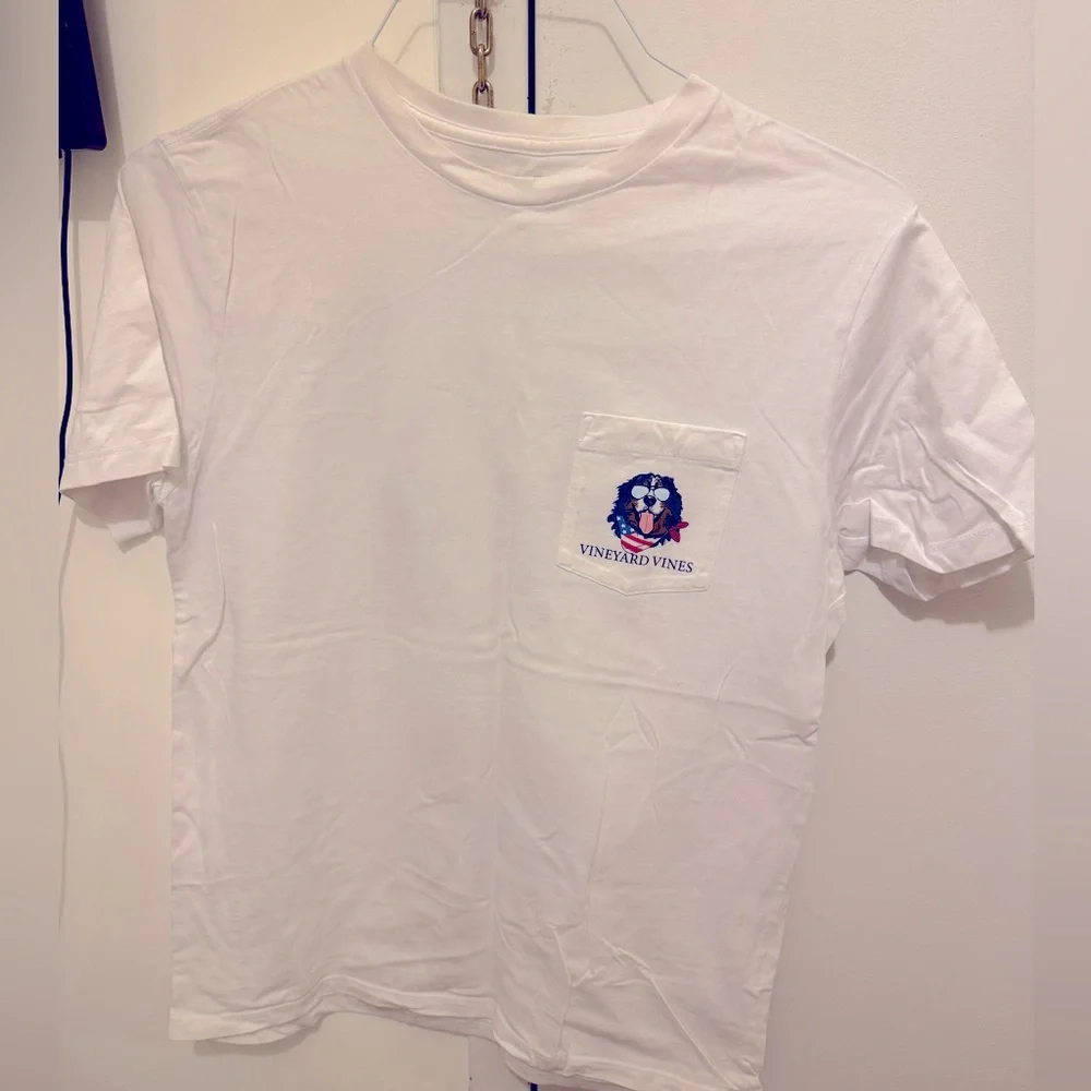 Vineyard Vines White Dog American Flag Tshirt - Picture 2 of 2